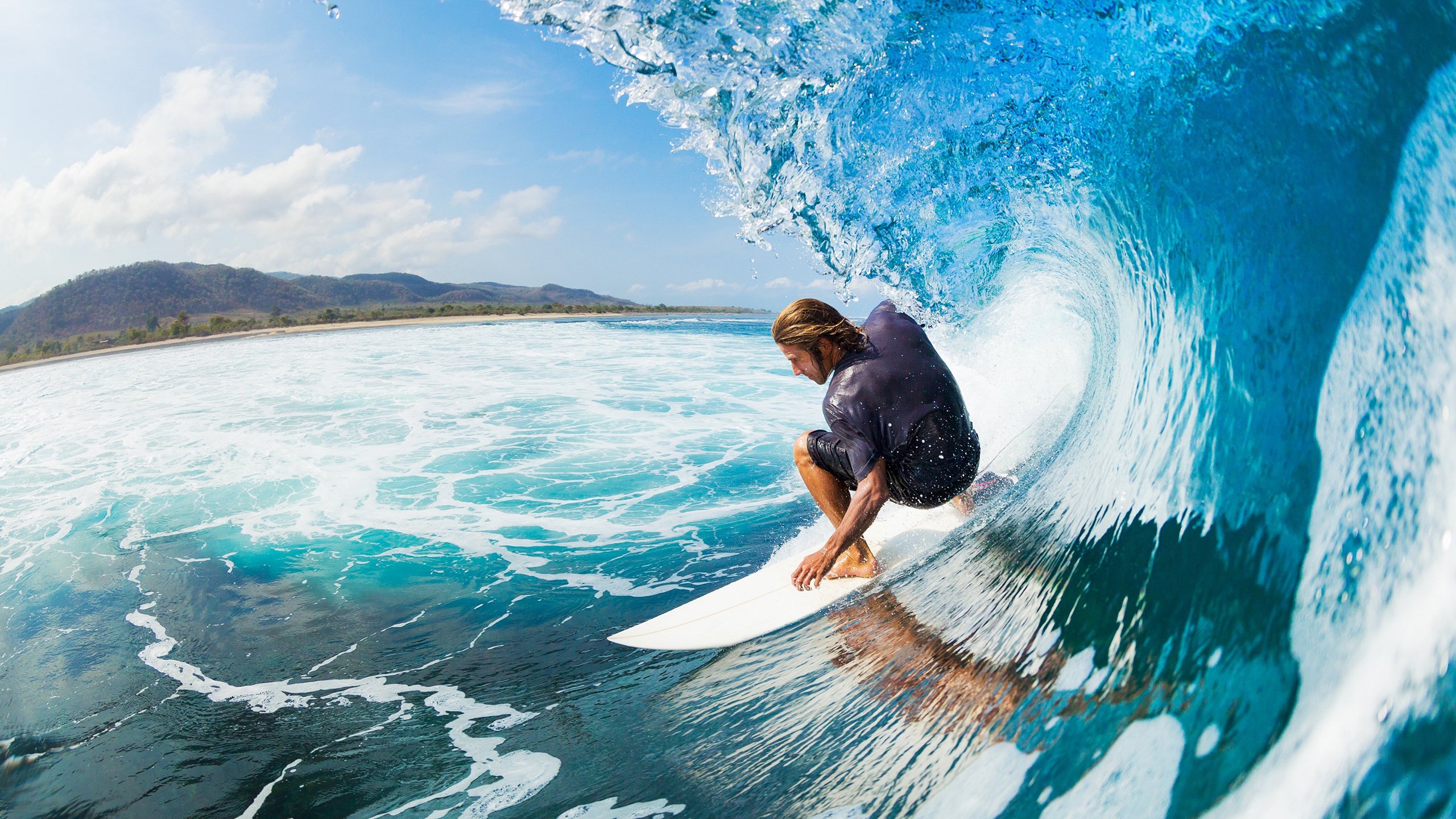 开云体育官方网站-赛道新章，范弗利特在F1揭幕战之夜点燃全场  第2张