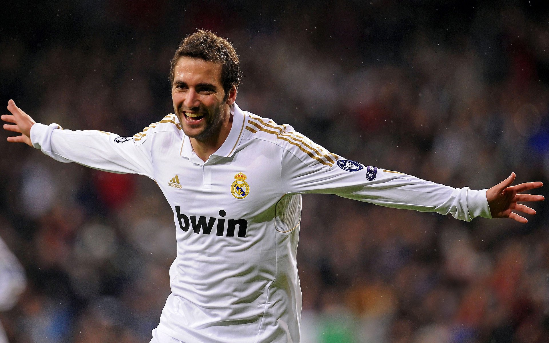 开云体育官网-绿茵与赛道，当卡瓦哈尔在巴林踩下油门，葡萄牙在伯纳乌奏响凯歌  第2张