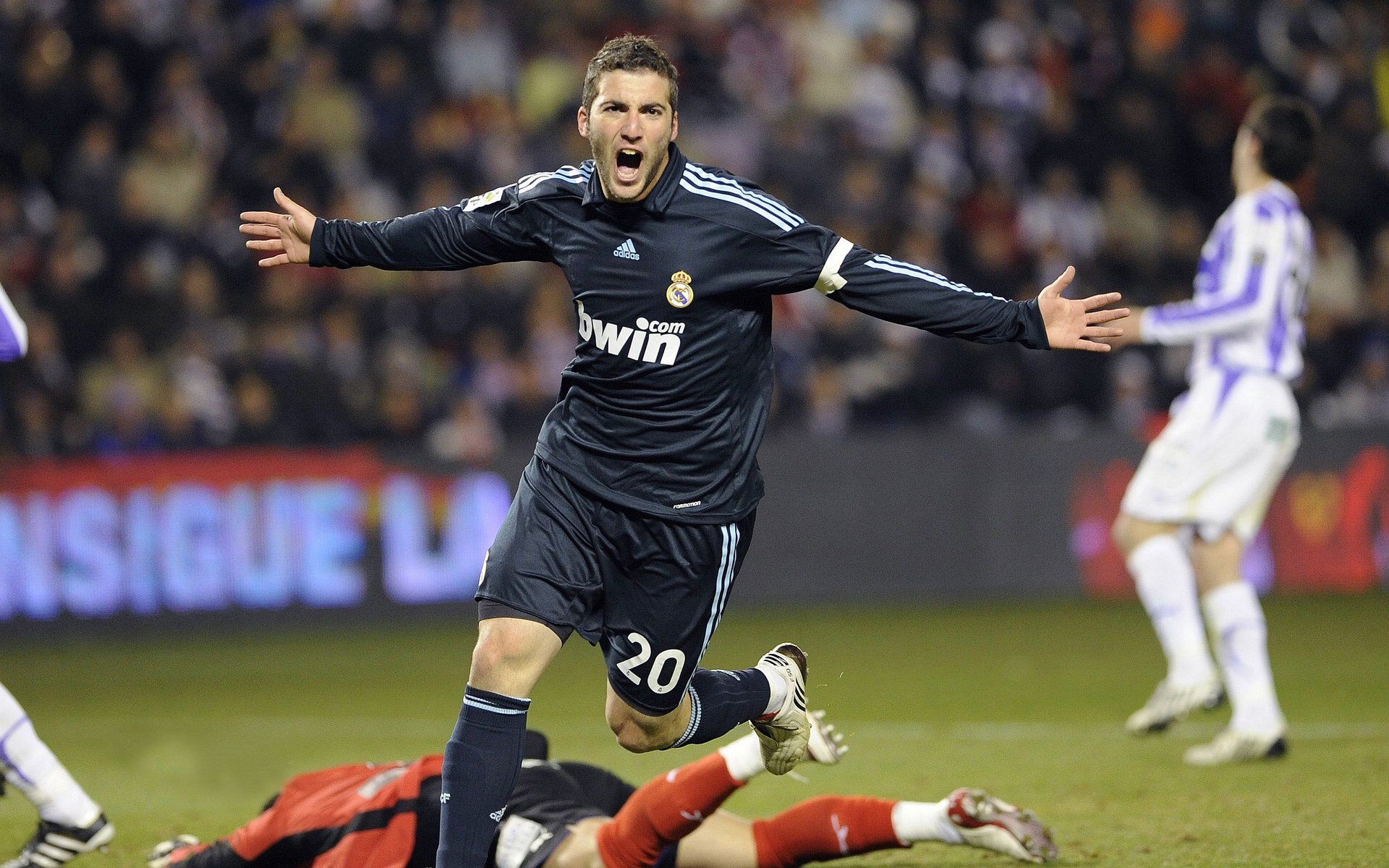 开云体育中国-乔治压力下完成爆发，开拓者带走上海队  第2张